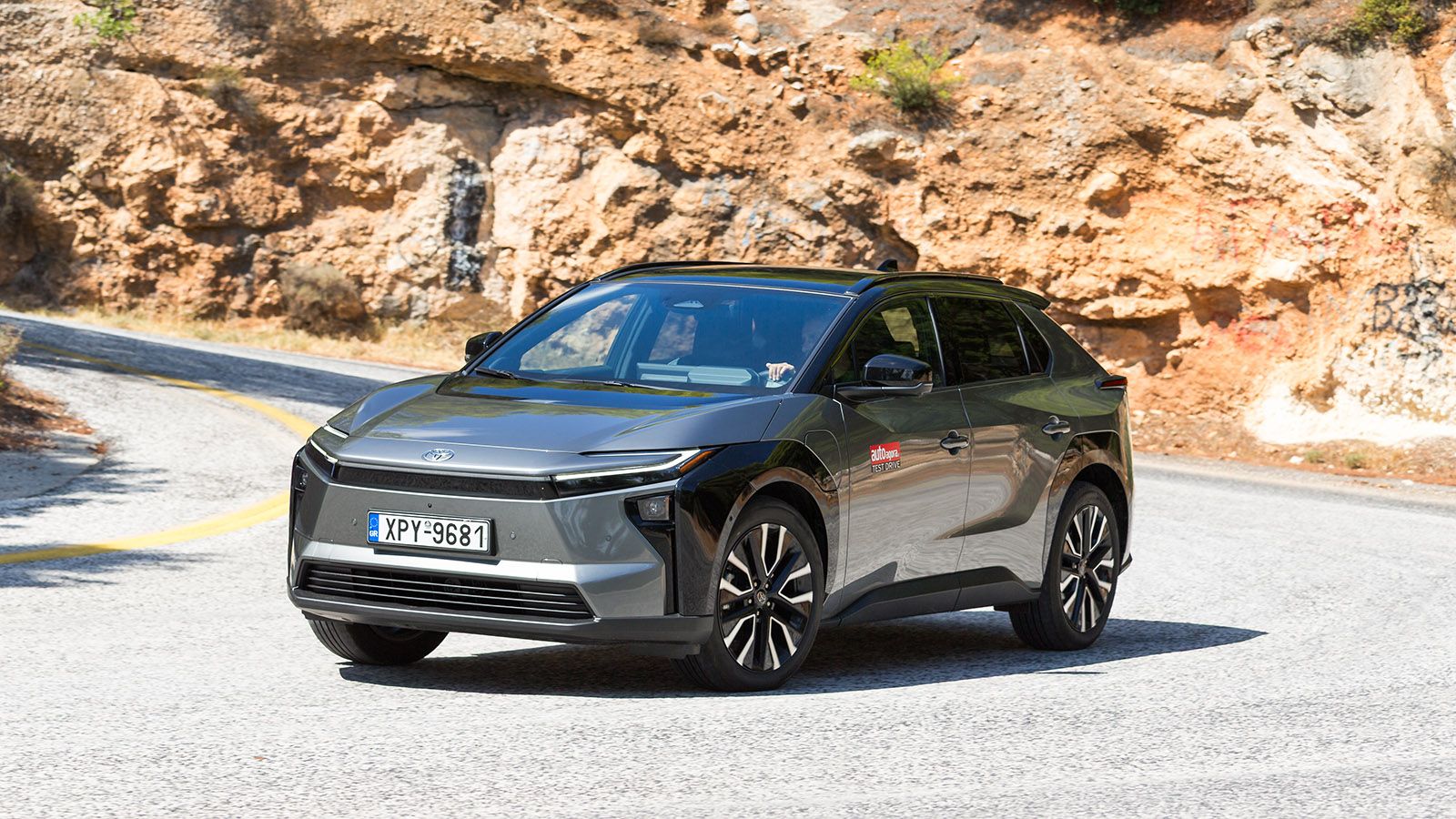 Toyota Bz4x. Τι βαθμό παίρνει σε κατανάλωση, χώρους, επιδόσεις, εγγυήσεις.